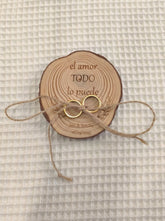 Llesca porta anillos de madera